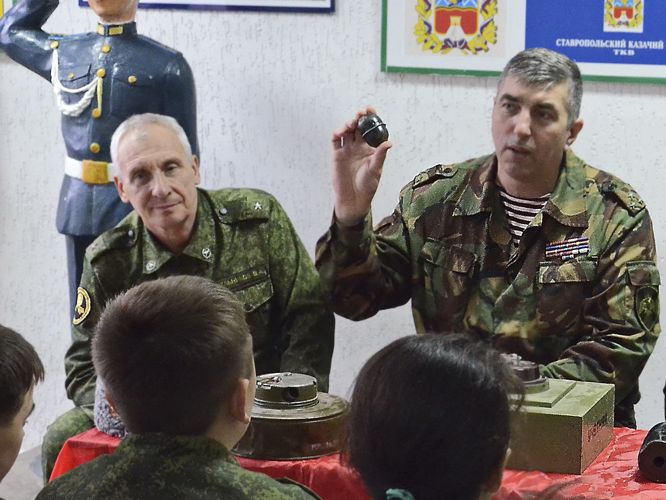 Ставропольские  росгвардейцы приняли участие в тренировочных сборах кадет-ермоловцев 