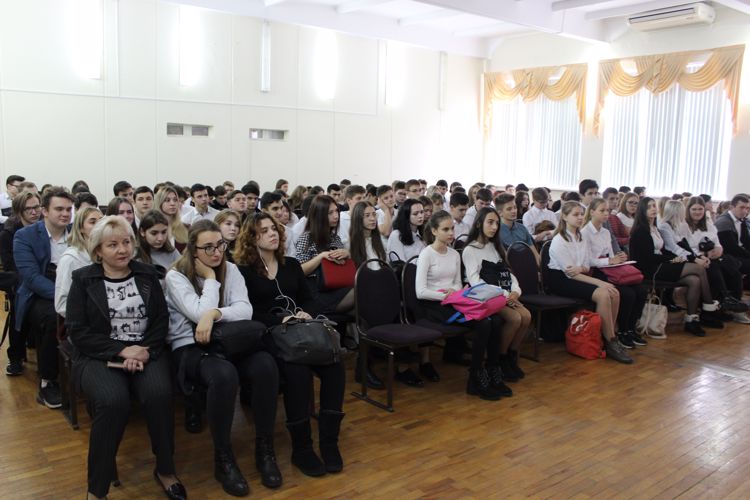 Росгвардейцы провели для ставропольских школьников урок истории, посвященный 250-летию со Дня рождения  Евграфа Комаровского