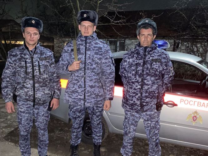 Росгвардейцы помогли пожилому жителю Ставрополья в трудной ситуации на дороге