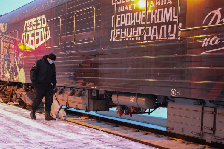 Росгвардейцы обеспечивают правопорядок в рамках работы передвижного музея «Поезд Победы» в Ставрополе