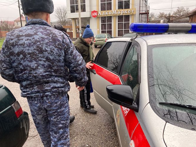 Сотрудники Росгвардии исполнили новогоднюю мечту подростков из Георгиевска