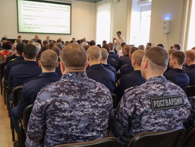 В Ставрополе росгвардейцы приняли участие в круглом столе Российского военно-исторического общества