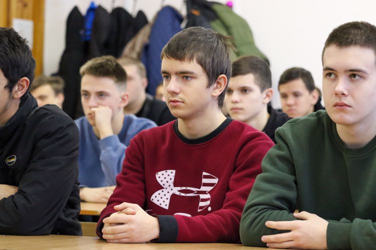 Представители Росгвардии провели профилактические занятия в Ставропольском политехническом колледже