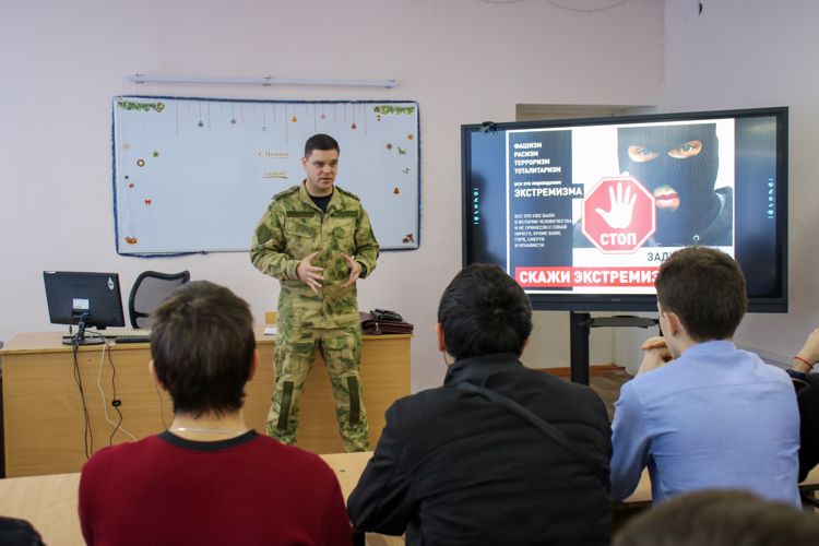 Представители Росгвардии провели профилактические занятия в Ставропольском политехническом колледже