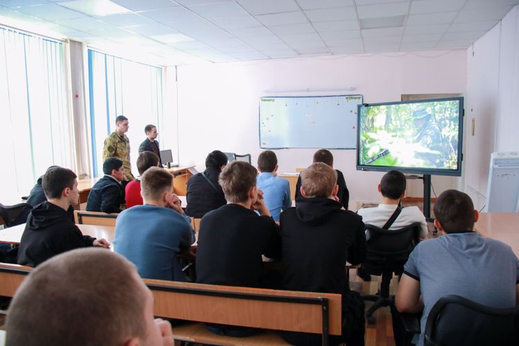 Представители Росгвардии провели профилактические занятия в Ставропольском политехническом колледже