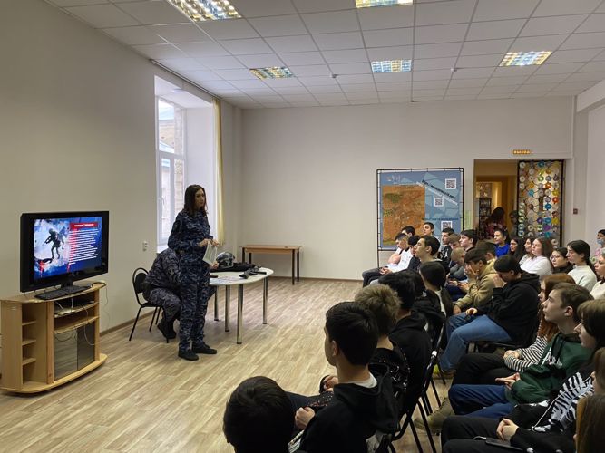 В Ставрополе росгвардейцы в рамках ведомственной акции провели встречу с молодежью