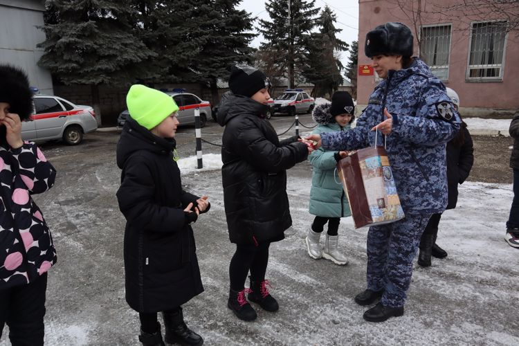 На Ставрополье росгвардейцы провели Дни открытых дверей в рамках ведомственной акции