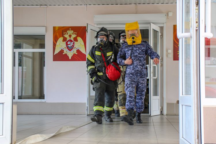 В Ставрополе сотрудники Росгвардии и МЧС провели пожарно-тактические тренировки 