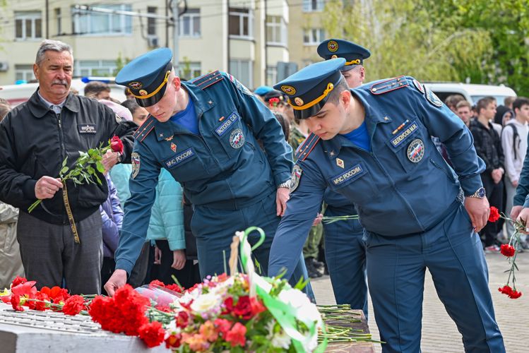 В Ставрополе росгвардейцы почтили память ликвидаторов последствий аварии на Чернобыльской АЭС