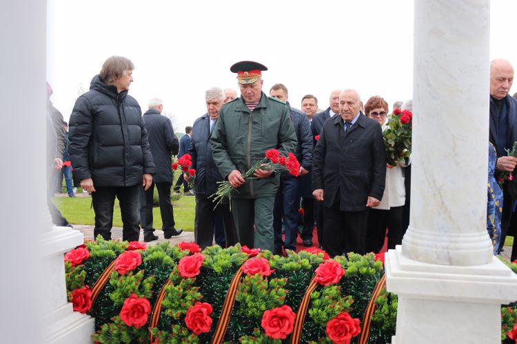На Ставрополье заместитель командующего Северо-Кавказским округом Росгвардии принял участие в открытии мемориала защитникам Отечества