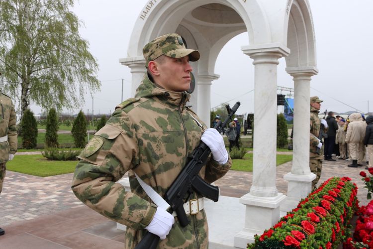На Ставрополье заместитель командующего Северо-Кавказским округом Росгвардии принял участие в открытии мемориала защитникам Отечества