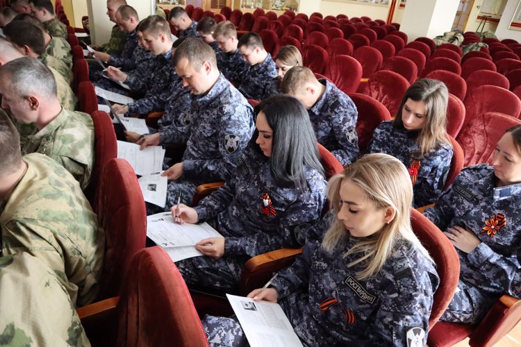 В Ставрополе росгвардейцы приняли участие в написании международного исторического «Диктанта Победы»