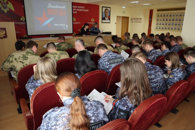 В Ставрополе росгвардейцы приняли участие в написании международного исторического «Диктанта Победы»