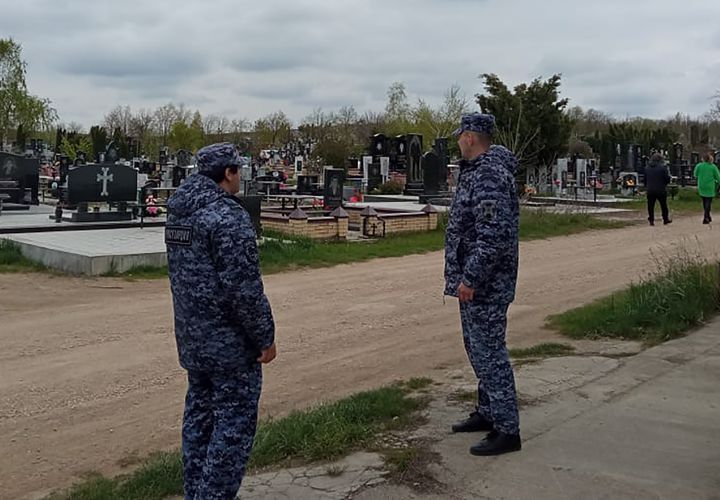 На Ставрополье сотрудники Росгвардии обеспечили правопорядок в Радоницу