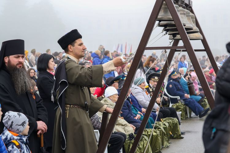 В Ставрополе начальник краевого Управления Росгвардии принял участие в праздничных мероприятиях Дня Победы