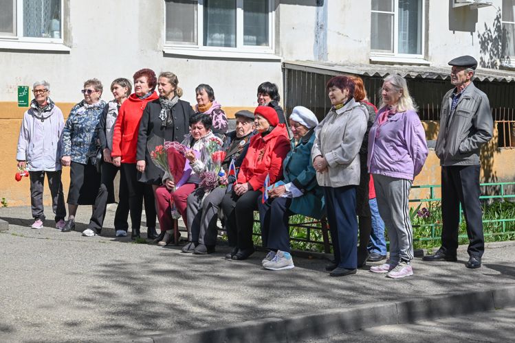 На Ставрополье росгвардейцы поддержали акцию «Концерт у дома ветерана»