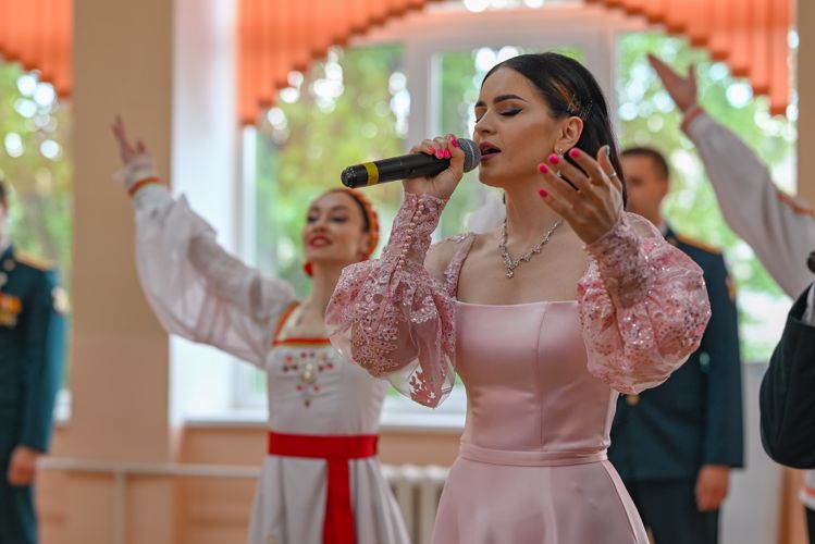 Ансамбль Северо-Кавказского округа Росгвардии выступил в лицее имени Героя России Владимира Нургалиева в Ставрополе