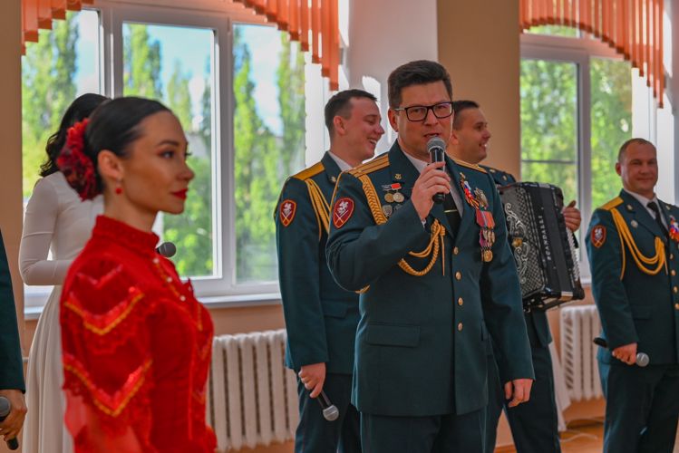 Ансамбль Северо-Кавказского округа Росгвардии выступил в лицее имени Героя России Владимира Нургалиева в Ставрополе