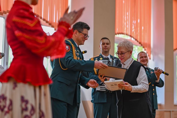 Ансамбль Северо-Кавказского округа Росгвардии выступил в лицее имени Героя России Владимира Нургалиева в Ставрополе