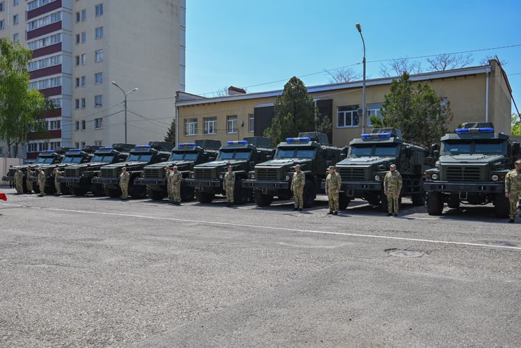 Сотрудники Росгвардии получили новые служебные автомобили в Ставрополе