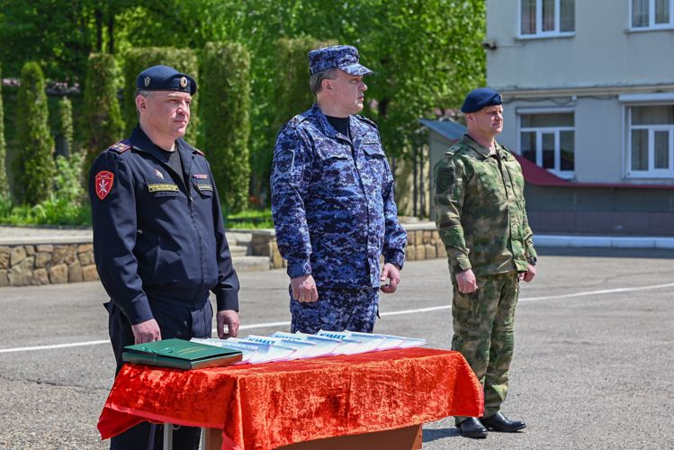 Сотрудники Росгвардии получили новые служебные автомобили в Ставрополе