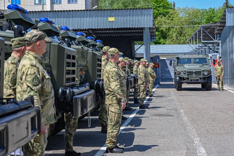 Сотрудники Росгвардии получили новые служебные автомобили в Ставрополе