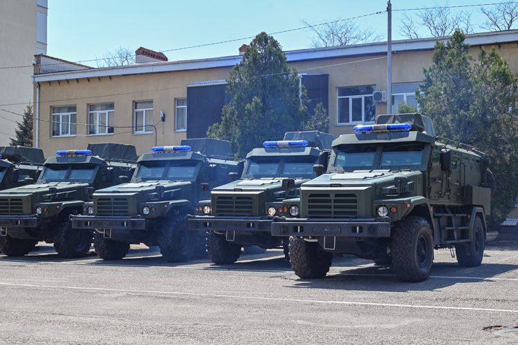 Сотрудники Росгвардии получили новые служебные автомобили в Ставрополе