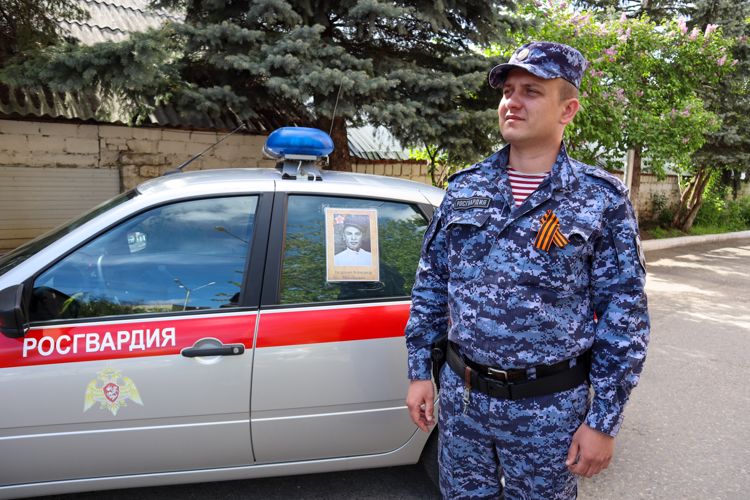 На Ставрополье сотрудники Росгвардии присоединились к всероссийской ведомственной акции «Бессмертный автополк»