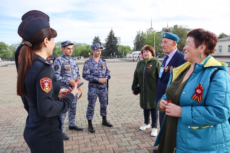 На Ставрополье сотрудники Росгвардии поучаствовали в акции «Георгиевская ленточка»