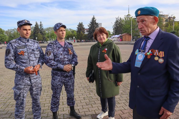 На Ставрополье сотрудники Росгвардии поучаствовали в акции «Георгиевская ленточка»