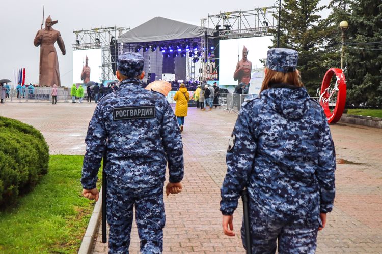 В Ставрополе росгвардейцы приняли участие в обеспечении правопорядка в День Великой Победы 