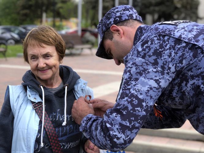На Ставрополье сотрудники Росгвардии поучаствовали в акции «Георгиевская ленточка»