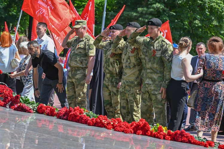 В Ставрополе росгвардейцы приняли участие в мероприятии, посвященном Дню памяти и скорби