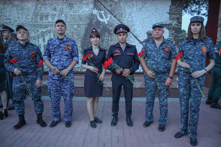 На Ставрополье сотрудники Росгвардии приняли участие в акции «Огни памяти — 2023»