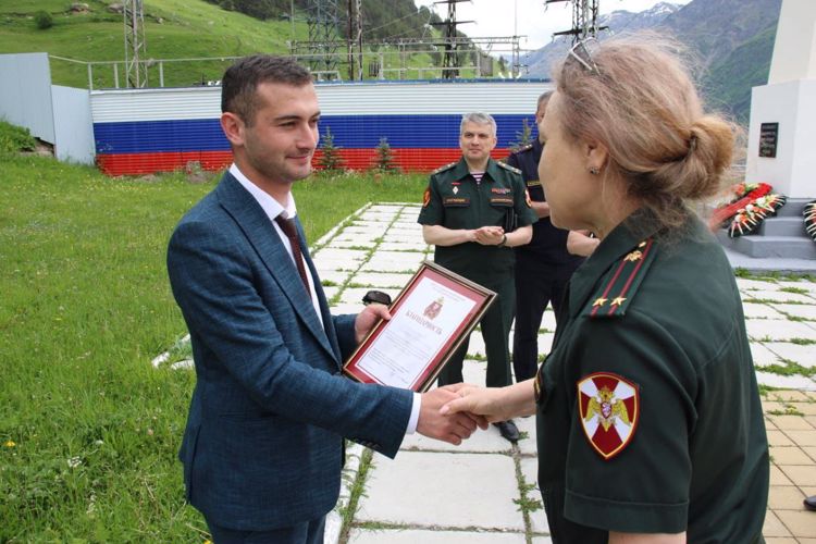 В КАБАРДИНО-БАЛКАРИИ РОСГВАРДЕЙЦЫ ПОЧТИЛИ ПАМЯТЬ ЖУРНАЛИСТОВ, ПОГИБШИХ ПРИ ИСПОЛНЕНИИ ПРОФЕССИОНАЛЬНЫХ ОБЯЗАННОСТЕЙ