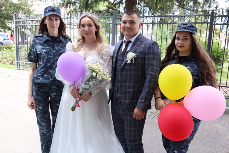 В Ставрополе сотрудники  Росгвардии  провели акцию ко Дню семьи, любви и верности
