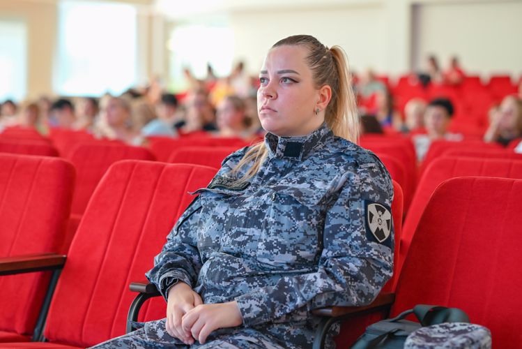 РОСГВАРДЕЙЦЫ В СТАВРОПОЛЕ СТАЛИ УЧАСТНИКАМИ КРУГЛОГО СТОЛА ПО ВОПРОСАМ ПРОФИЛАКТИКИ ЭКСТРЕМИЗМА СРЕДИ МОЛОДЕЖИ