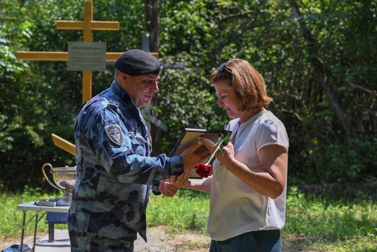 ПАМЯТЬ ПОГИБШИХ БОЙЦОВ ОМОН УВЕКОВЕЧЕНА НА СТАВРОПОЛЬЕ