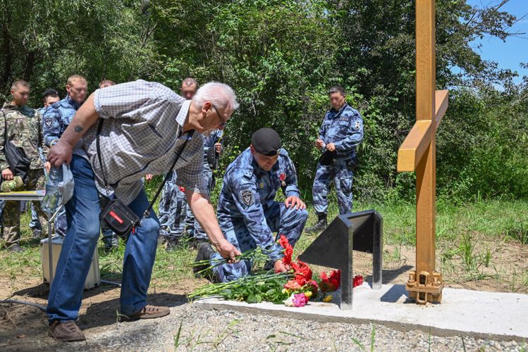 ПАМЯТЬ ПОГИБШИХ БОЙЦОВ ОМОН УВЕКОВЕЧЕНА НА СТАВРОПОЛЬЕ