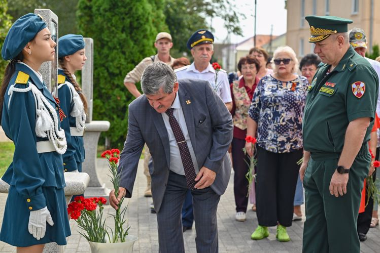 Военнослужащие Росгвардии отметили 105-летие со дня рождения генерала армии Ивана Яковлева на Ставрополье