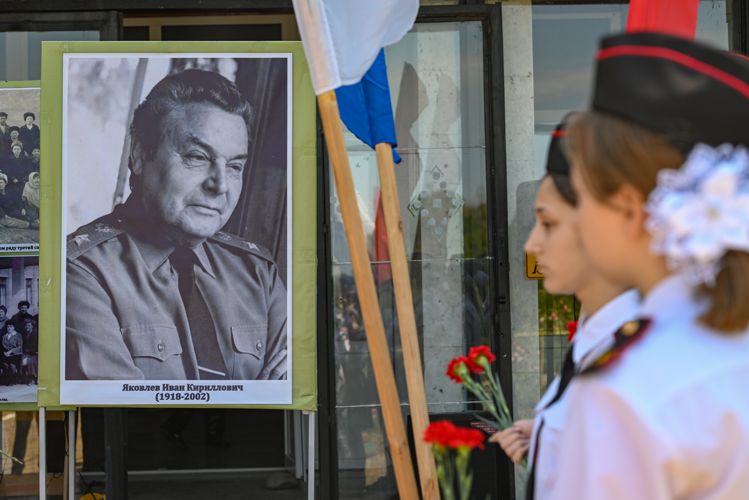 Военнослужащие Росгвардии отметили 105-летие со дня рождения генерала армии Ивана Яковлева на Ставрополье
