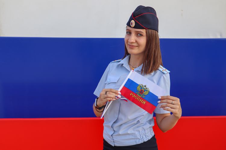 В Ставрополе сотрудники Росгвардии поддержали акцию «Российский триколор»