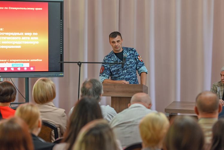 Представитель Росгвардии провел профилактические занятия в Ставропольском государственном педагогическом институте