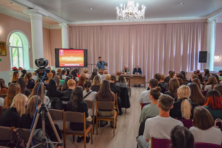 Представитель Росгвардии провел профилактические занятия в Ставропольском государственном педагогическом институте