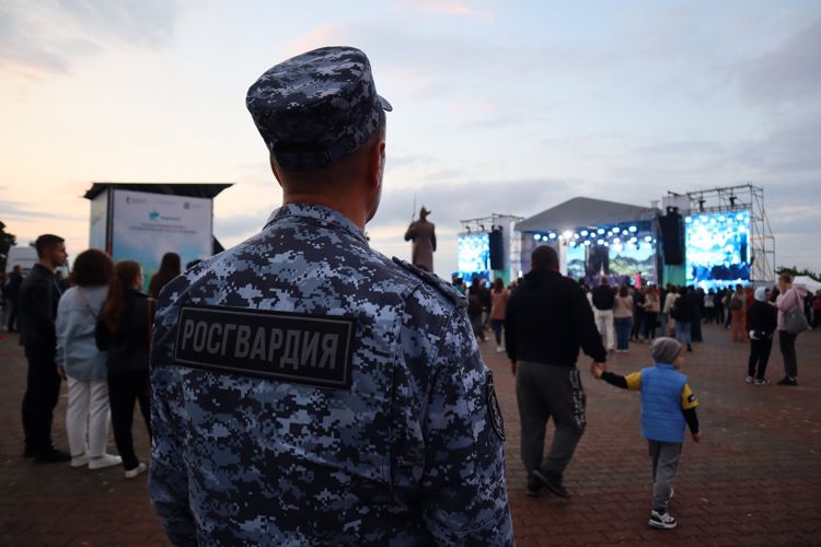 В Ставрополе сотрудники Росгвардии приняли участие в обеспечении правопорядка в День города и края