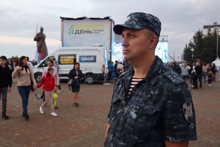 В Ставрополе сотрудники Росгвардии приняли участие в обеспечении правопорядка в День города и края