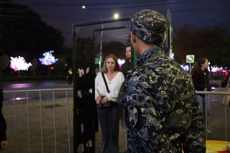 В Ставрополе сотрудники Росгвардии приняли участие в обеспечении правопорядка в День города и края