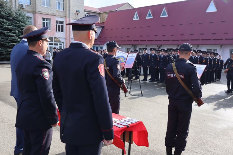 Представитель Росгвардии принял участие во вручении служебных удостоверений курсантам МВД в Ставрополе