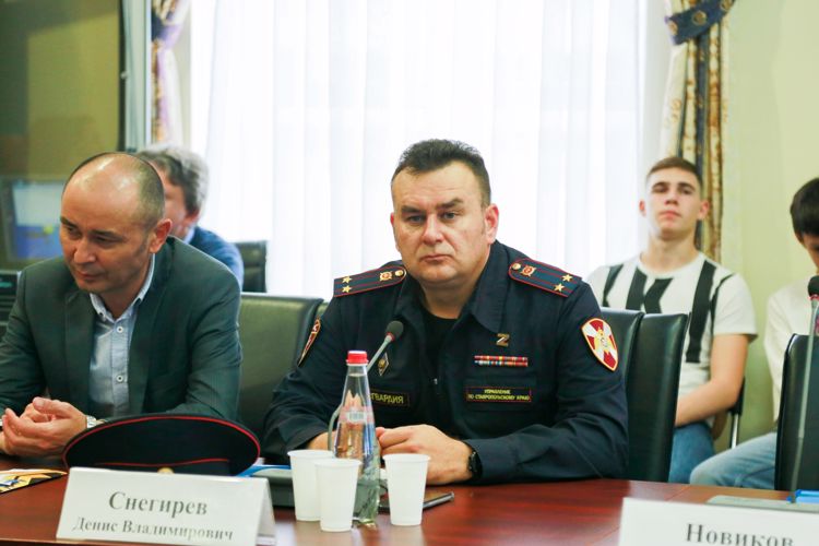 Офицер Росгвардии принял участие в работе межрегионального круглого стола в Ставрополе