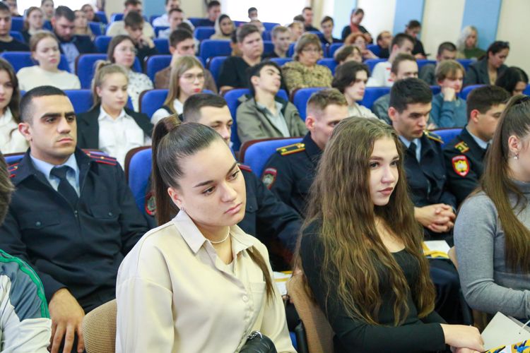 Офицер Росгвардии принял участие в работе межрегионального круглого стола в Ставрополе